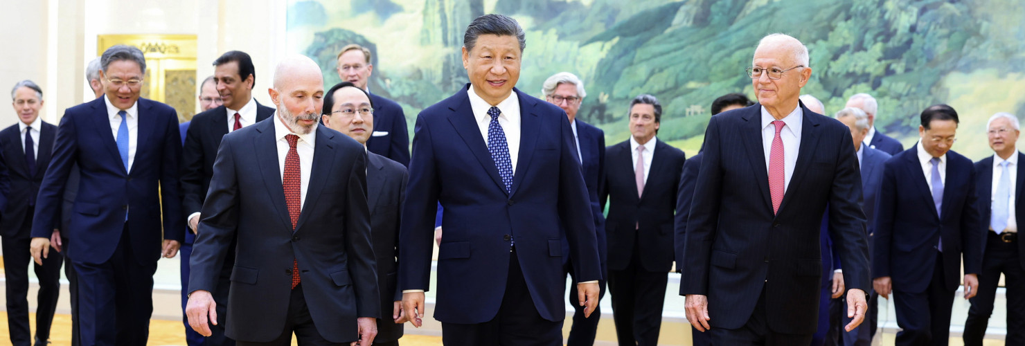 Xi Jinping walks with representatives from American business, strategic and academic communities at the Great Hall of the People in Beijing