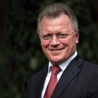 Prof. Dr. Eberhard Sandschneider