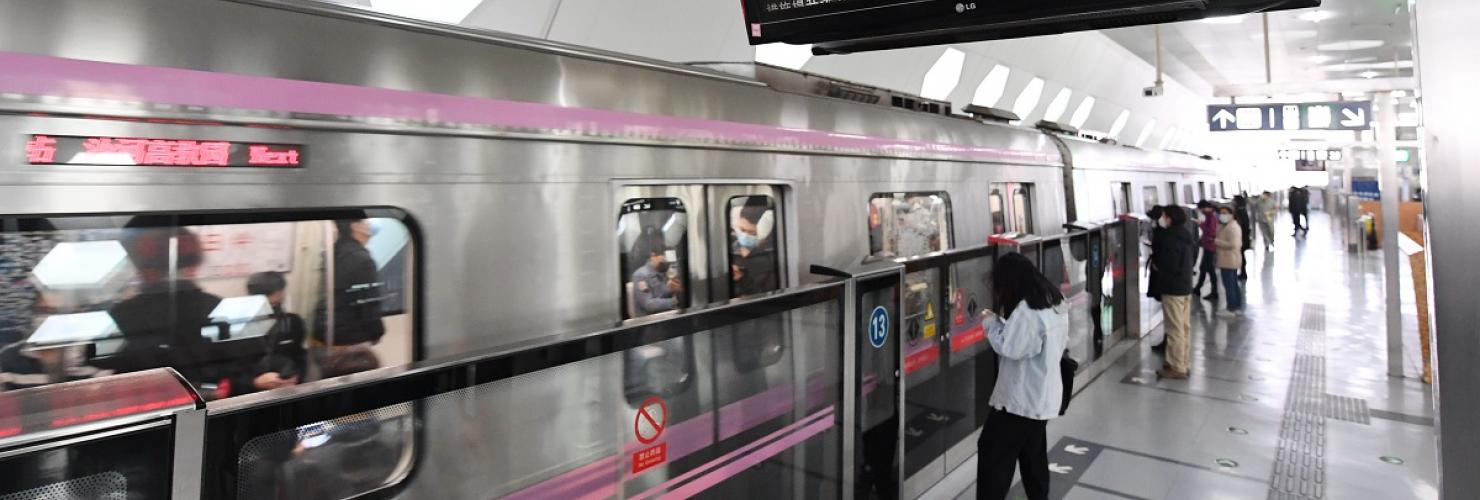 Eine U-Bahnstation in Beijing am 24. März. China treibt die Rückkehr zur Normalität im öffentlichen Leben voran. Bild: picture alliance / Photoshot.