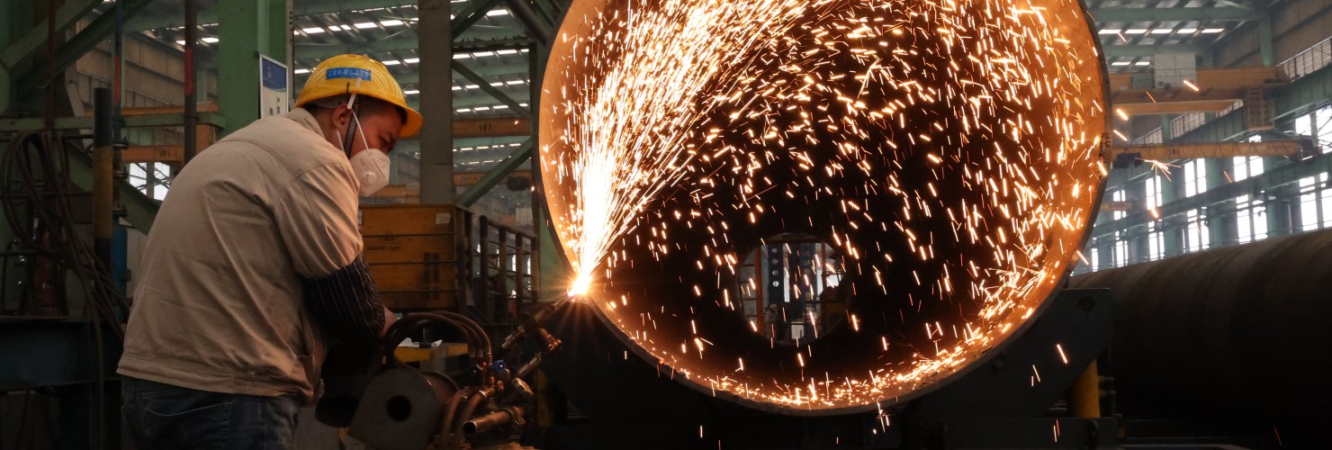 Workers work overtime to complete orders in Sichuan