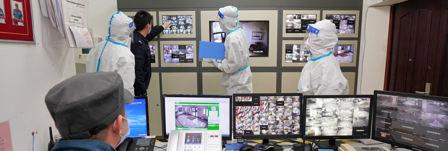 Police, epidemic prevention and control personnel and property management personnel conduct a mobile survey in a containment community during a drill on COVID-19 prevention and control in Yantai High-tech Zone, East China's Shandong Province, January 27, 2022