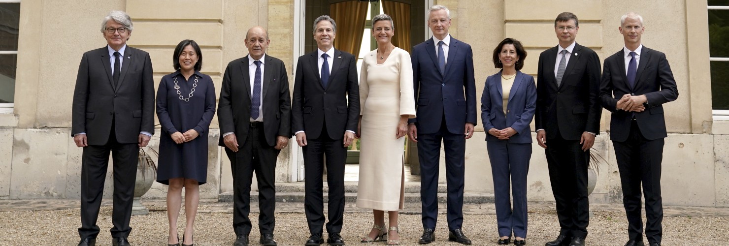 Antony Blinken, Margrethe Vestager and other guests pose for a group photo ahead of a dinner at the U.S.-European Union Trade and Technology Council summit, in Paris May 15, 2022