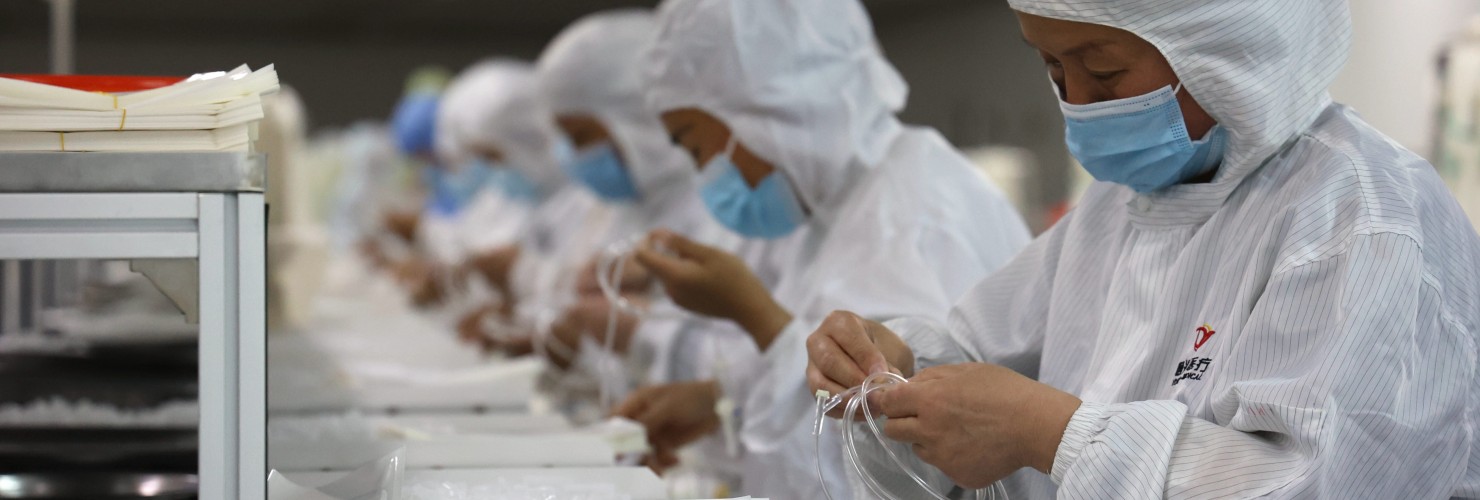 A worker rushes to produce an infusion device in a workshop of a medical device company in Pangjia Town, Boxing County, Binzhou City, East China's Shandong Province, April 12, 2022.