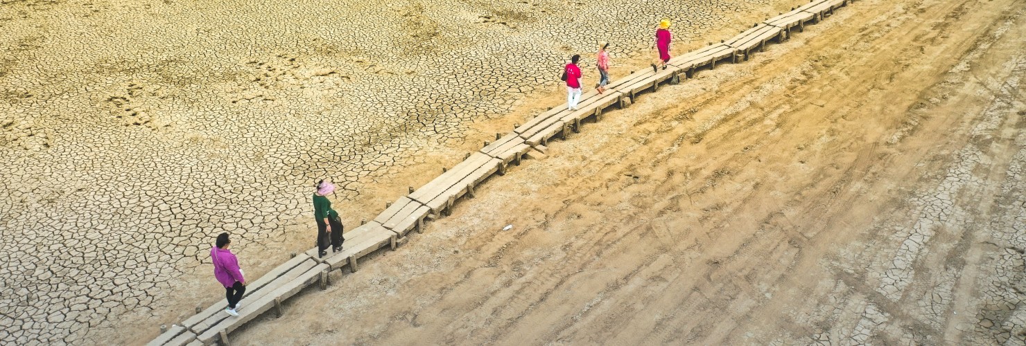 ourists walk on the exposed thousand-hole bridge of the Ming Dynasty in Jiujiang city, East China's Jiangxi province, Sept 3, 2022. As Poyang Lake enters the low and dry season, the thousand-year stone island and the "thousand-hole bridge" on the bed of Poyang Lake are exposed on the dry lake bed.