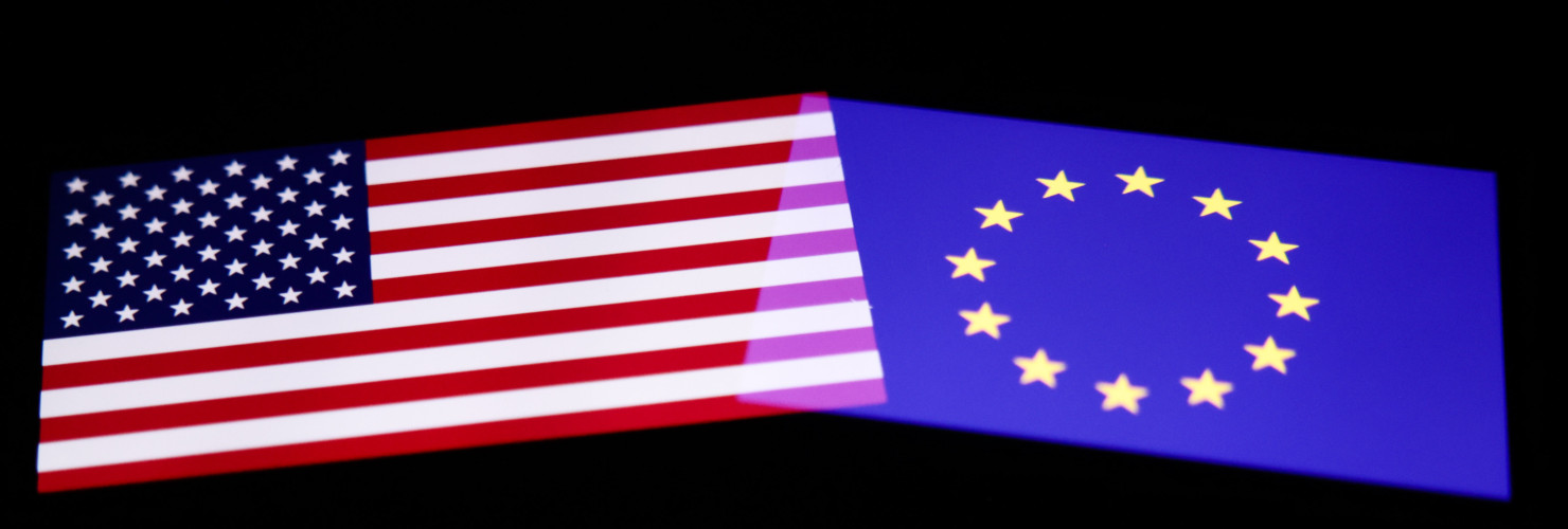 Flags US China