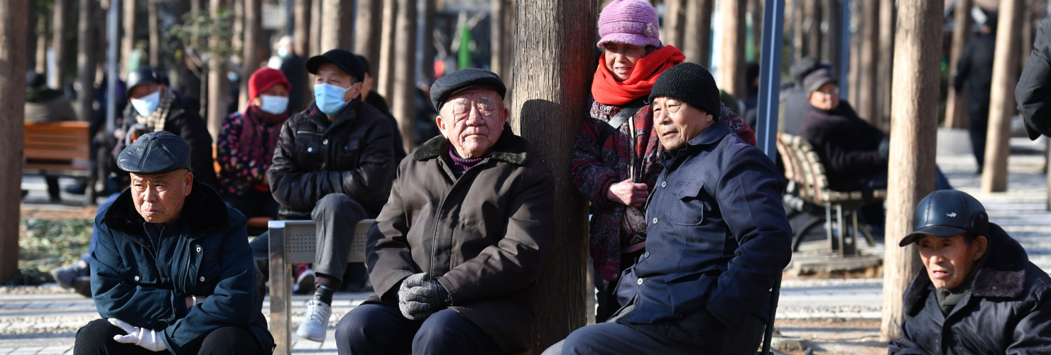 Senior citizens relax at a park on Lindai Road in Fuyang city, East China's Anhui province, Jan 16, 2025.