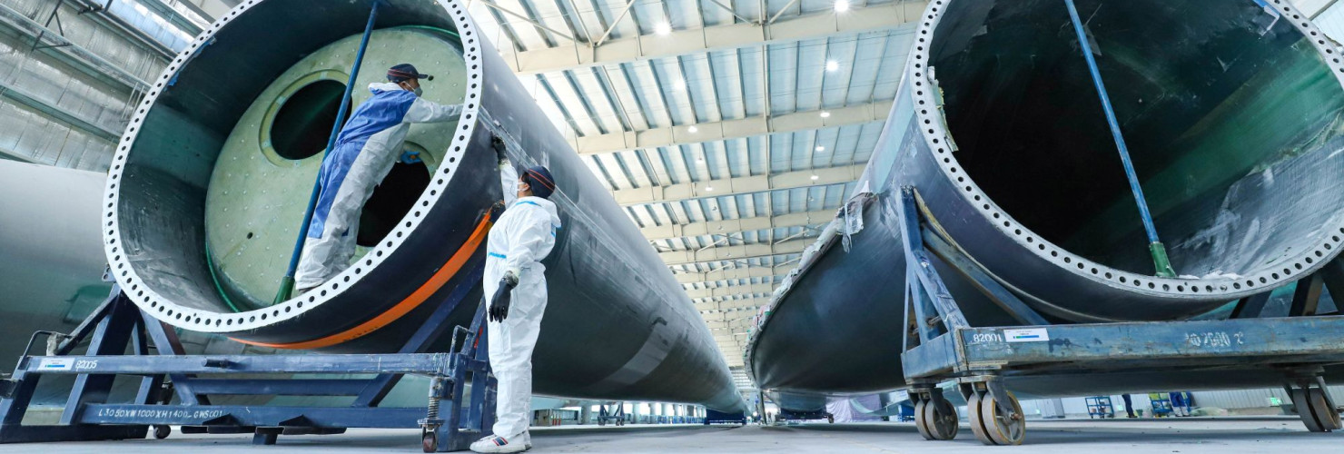 staff member uses intelligent inspection technology to check the quality of fan blades on the inspection line of Shanghai Electric's wind turbine blade production line, located in Nanhua Industrial Park, Gaotai County, Zhangye city, Gansu province, China, March 7, 2024.