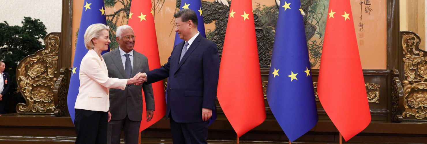 2025 EU-China Summit From left to right: António COSTA (President of the European Council), Xi JINPING (President of the People's Republic of China), Ursula VON DER LEYEN (President of the European Commission)