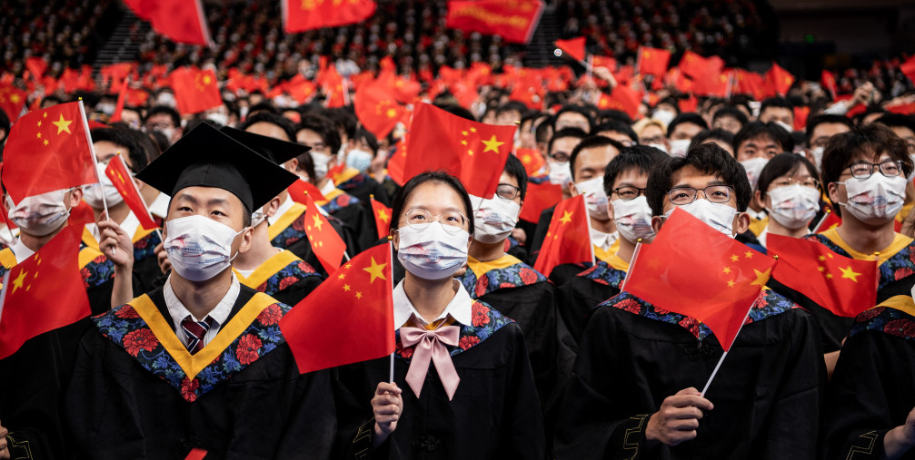 Chinesische Studenten bei Abschlusszeremonie