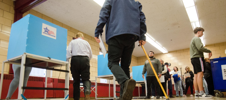 US citizens cast their votes during early voting for the Presidential General Election at polling station in Chicago, Illinois on November 3, 2024 ahead of the November 5th general election.
