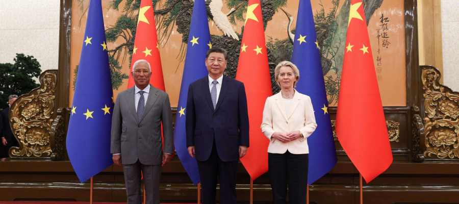 António Costa (President of the European Council), Xi Jinping (President of the People's Republic of China) and Ursula von der Leyen (President of the European Commission) meet at the EU-China Summit in July 2025