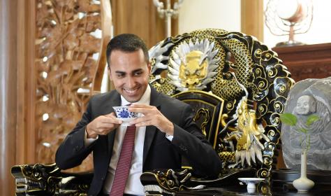 Italy’s minister for economic development, Luigi Di Maio, at the Daci temple in Chengdu (September 2018) making preparations for Xi Jinping’s state visit to Italy. 