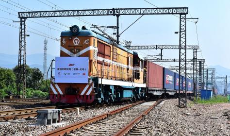 The first direct freight train running from Britain to China arrives at Yiwu West Station in Yiwu city, east China's Zhejiang province, 29 April 2017.   