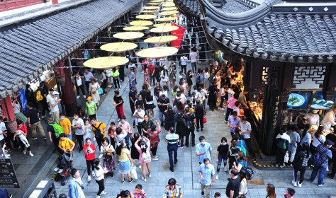 People enjoy the scenery near Yu Garden, a tourist attraction in Shanghai, China, 3 October 2020. 