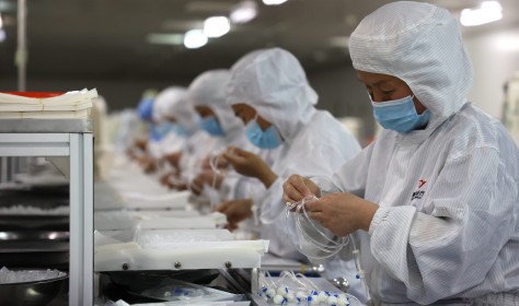 A worker rushes to produce an infusion device in a workshop of a medical device company in Pangjia Town, Boxing County, Binzhou City, East China's Shandong Province, April 12, 2022.