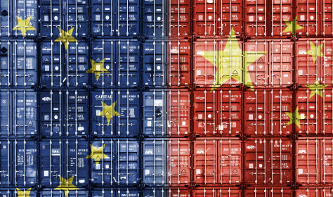 Containers with EU and Chinese flags