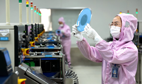  A worker is producing semiconductor products.
