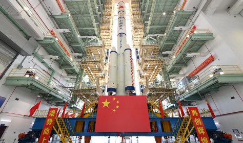 Shenzhou-19 crewed spaceship and a Long March-2F carrier rocket being transferred to the launch area. 