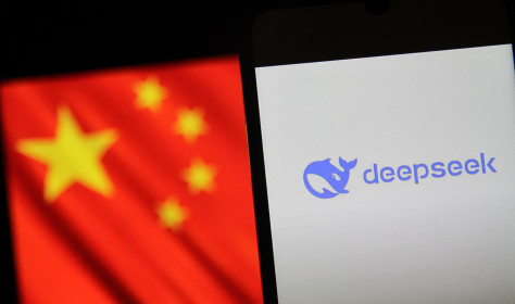 eepseek logo is seen displayed on a smartphone with a Flag of China in the background