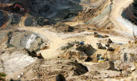 An excavator loads trucks with rare earth at a mine in Mojiang Hani Autonomous County, Simao city, southwest Chinas Yunnan province, 18 March 2008. 