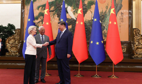 2025 EU-China Summit From left to right: António COSTA (President of the European Council), Xi JINPING (President of the People's Republic of China), Ursula VON DER LEYEN (President of the European Commission)