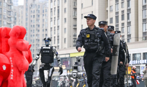 Police men and robots patrol in Hangzhou City, 13 February, 2026.