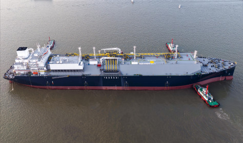 The super ultra large LNG carrier "Xinfu 124" with a capacity of 175000 cubic meters, built and constructed by Chinese private shipbuilding enterprise Yangzijiang Shipbuilding Group,  is sailing on the Jingjiang section of the Yangtze River in Taizhou City, Jiangsu Province
