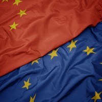 Flagen China und EU