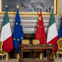 Italy-China flags