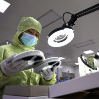 A worker produces semiconductors at a workshop of a semiconductor manufacturer in Binzhou, East China's Shandong Province.