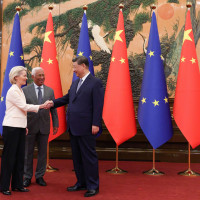 2025 EU-China Summit From left to right: António COSTA (President of the European Council), Xi JINPING (President of the People's Republic of China), Ursula VON DER LEYEN (President of the European Commission)
