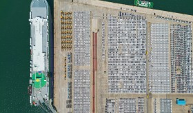A large number of vehicles for export goods are waiting to be loaded at The port of Yantai, East China's Shandong Province.