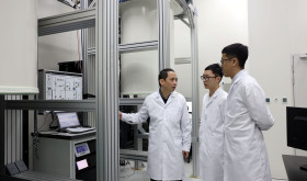 Chinese quantum physicist Zhu Xiaobo (1st L) has a discussion with his students at a laboratory in Hefei, east China's Anhui Province, on March 3, 2025. Chinese scientists unveiled a superconducting quantum computer prototype named "Zuchongzhi 3.0" with 105 qubits on Monday (Beijing Time)
