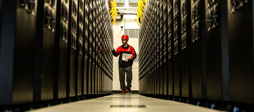  A staff member works in the data room of a supercomputing center in Gui'an New Area, southwest China's Guizhou Province, Aug. 29, 2024.