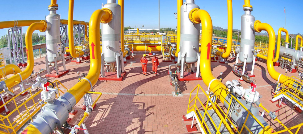 Technicians inspect equipment and facilities of the China-Russia East Route natural gas pipeline at the Qinhuangdao sub-transport pigging station of the Northern Pipeline of the National pipeline Network in Haigang district of Qinhuangdao city, North China's Hebei province, May 1, 2024.