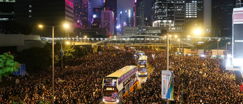 Hong Kong demonstrators give way to busses at Harcourt Road on 16 June 2019. According to organizers, nearly 2 million people turned out that day. Photo: Wikipedia user – Wpcpey.