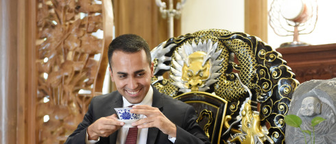 Italy’s minister for economic development, Luigi Di Maio, at the Daci temple in Chengdu (September 2018) making preparations for Xi Jinping’s state visit to Italy. 