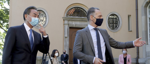 Maas empfängt chinesischen Außenminister