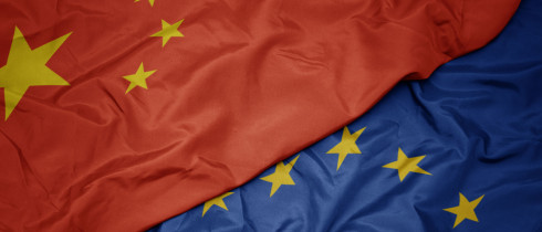 Flagen China und EU