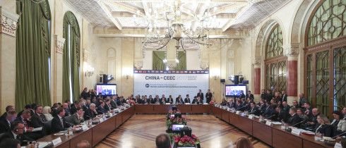 97421719_Opinion-Pool_210701