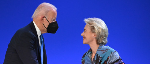Cop26 - Glasgow. US President Joe Biden greets European Commission President Ursula von der Leyen