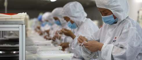 A worker rushes to produce an infusion device in a workshop of a medical device company in Pangjia Town, Boxing County, Binzhou City, East China's Shandong Province, April 12, 2022.