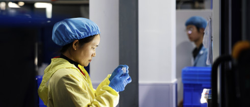  A worker produces new materials for high-end special-shaped anti-counterfeiting bottle caps at a workshop of Sihong Economic Development Zone in Suqian, Jiangsu province, China, November 13, 2024.