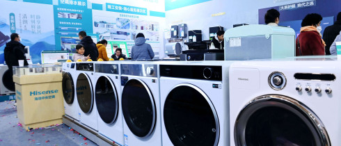 Chinese citizens look at home appliances. The Chinese government introduced trade-in programs on costlier household purchases like washing machines and fridges to lift consumption in Q2 2025.
