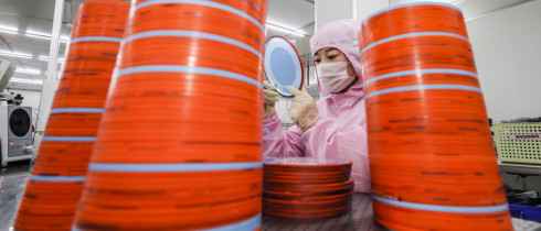 Workers stepped up the production of chips for orders at home and abroad