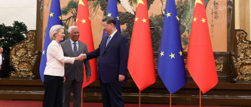 2025 EU-China Summit From left to right: António COSTA (President of the European Council), Xi JINPING (President of the People's Republic of China), Ursula VON DER LEYEN (President of the European Commission)