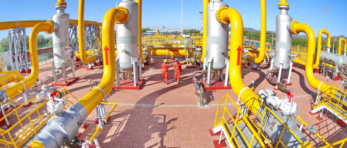 Technicians inspect equipment and facilities of the China-Russia East Route natural gas pipeline at the Qinhuangdao sub-transport pigging station of the Northern Pipeline of the National pipeline Network in Haigang district of Qinhuangdao city, North China's Hebei province, May 1, 2024.